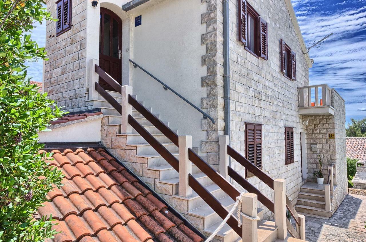Lantana Apartment Бол Екстериор снимка