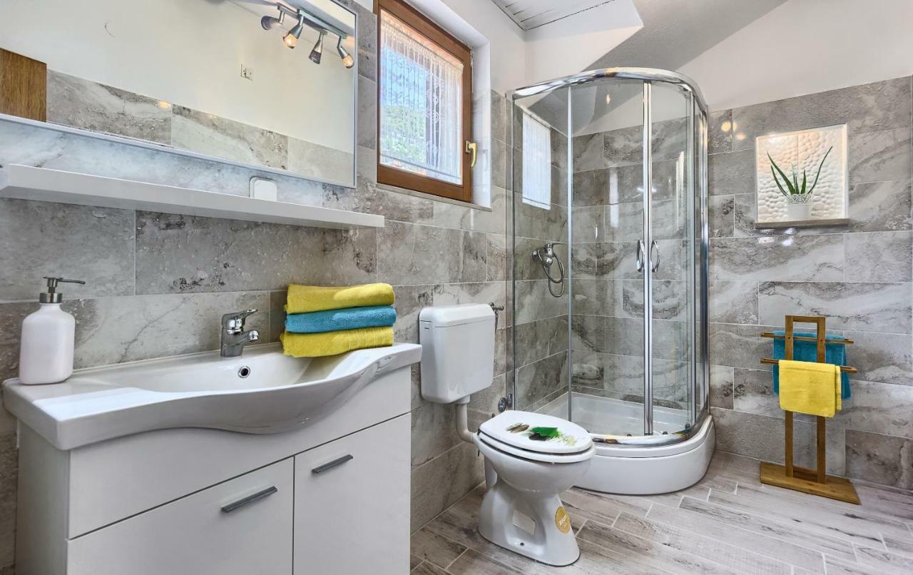 Lantana Apartment Бол Екстериор снимка