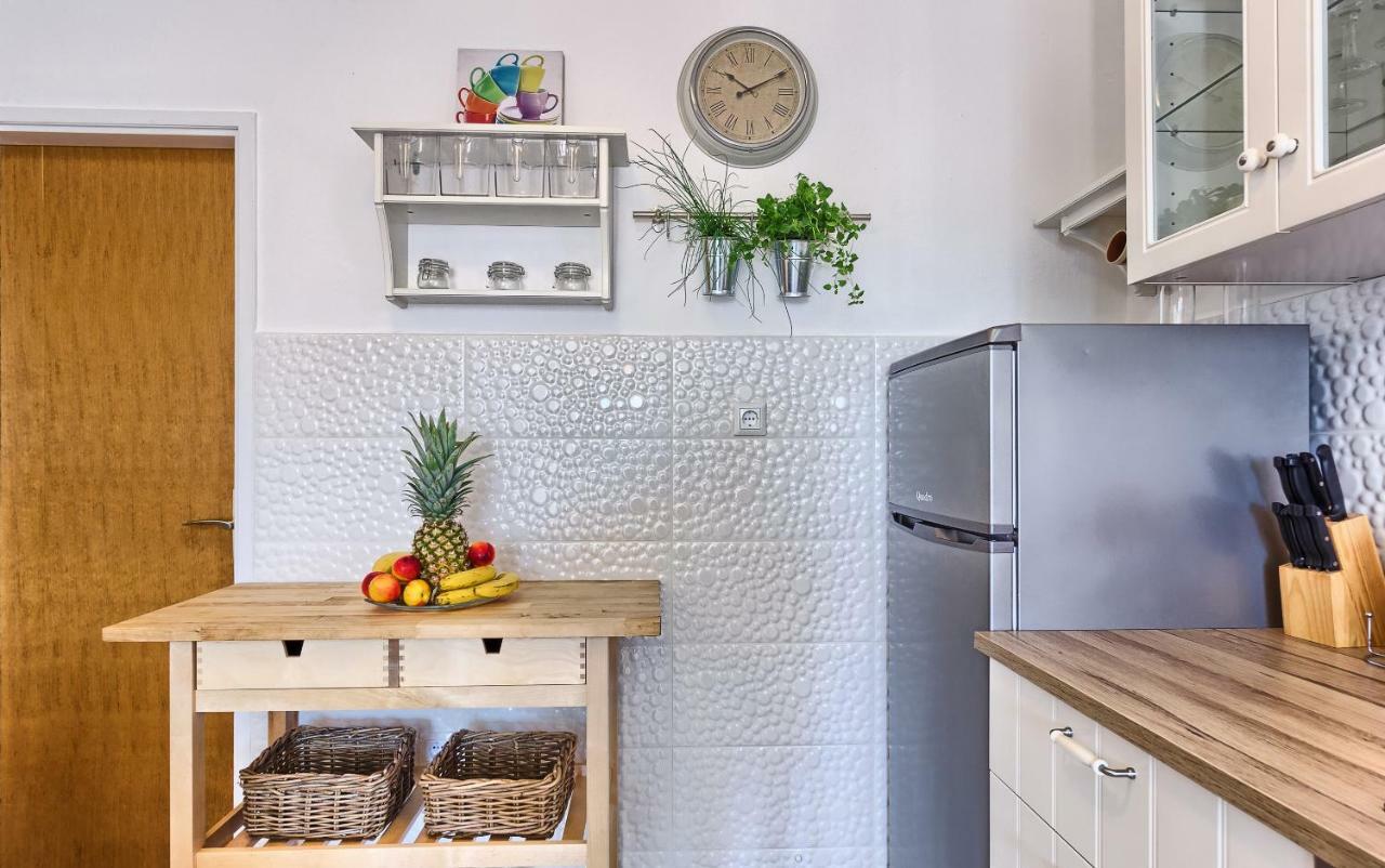 Lantana Apartment Бол Екстериор снимка