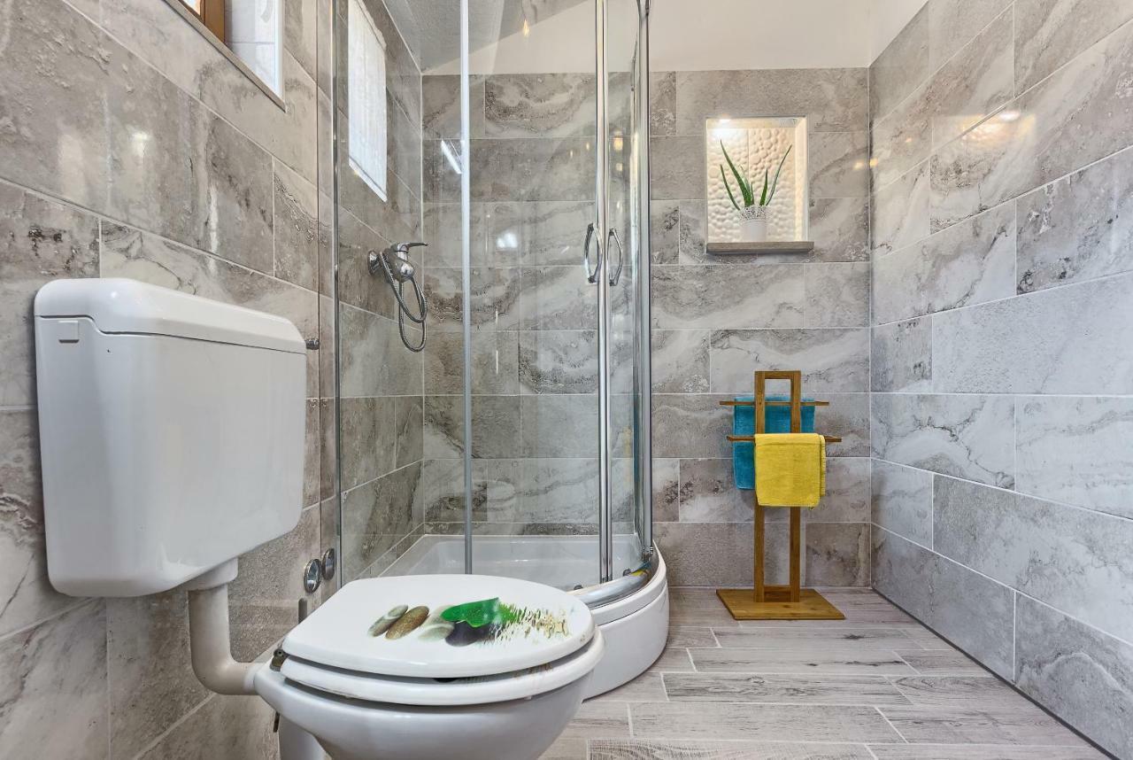 Lantana Apartment Бол Екстериор снимка